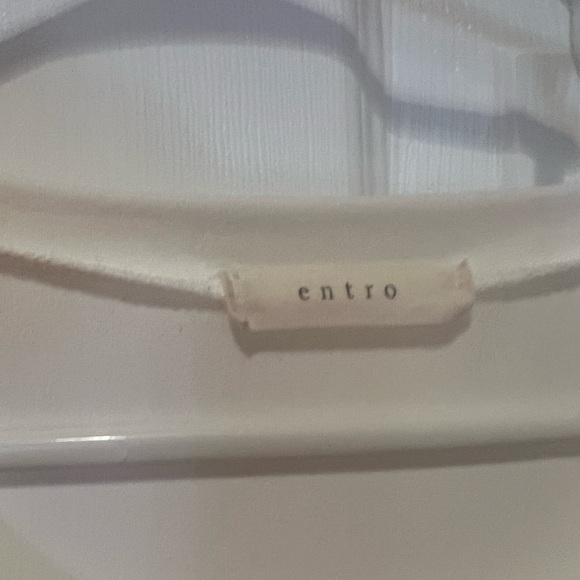 Entro ladies short sleeve blouse. White color. Size L - Picture 2 of 3